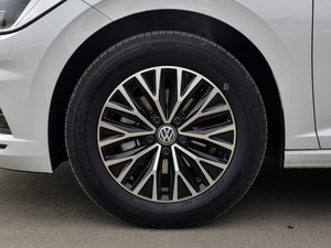 2020款200TSI DSG舒适型 国V 轮圈