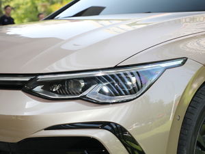 2021280TSI DSG R-Line ^