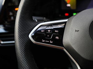 2021280TSI DSG R-Line п؅^