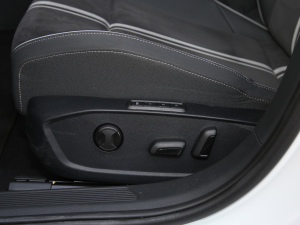 2021280TSI DSG R-Line {{