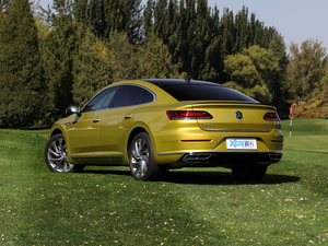 2021款380TSI 耀目版 左后45度