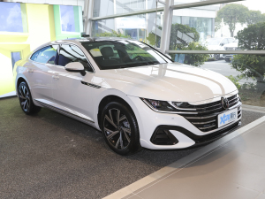 2021款330TSI 炫目版 整体外观
