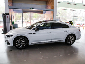 2021款380TSI 夺目版 正侧（左）