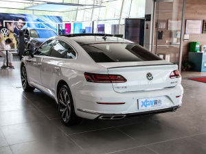 2021款380TSI 夺目版 左后45度