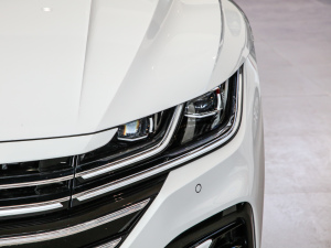 2021款380TSI 夺目版 大灯