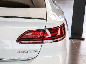 2021款380TSI 夺目版 尾灯