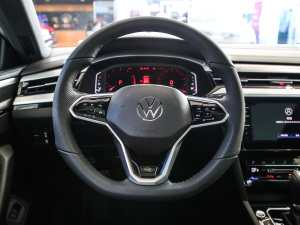 2021款380TSI 夺目版 方向盘