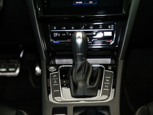 2021款380TSI 夺目版 中控区