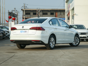 2021200TSI DSGm w^