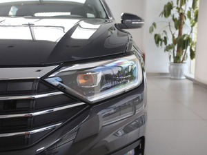 2021款200TSI DSG舒适智联版 大灯