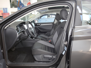 2021款200TSI DSG舒适智联版 前排空间