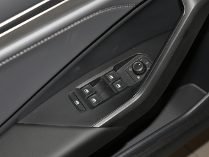 2021款280TSI DSG舒适智联版 主驾车窗控制区	