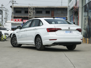 2021款200TSI 手动舒适智联版 左后45度