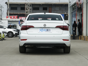 2021款200TSI 手动舒适智联版 正后	