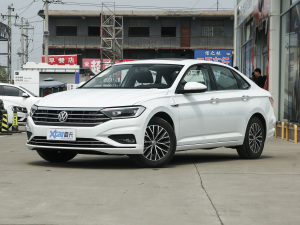 2021款200TSI 手动舒适智联版 左前45度