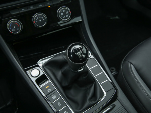 2021款200TSI 手动舒适智联版 换挡杆