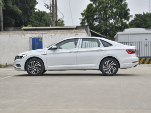 2021款200TSI DSG超越版 正侧（左）