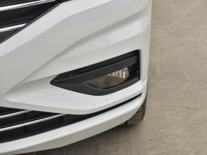 2021款200TSI DSG超越版 前雾灯