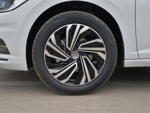 2021款200TSI DSG超越版 轮圈