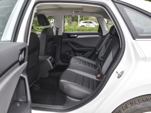 2021款200TSI DSG超越版 后排空间