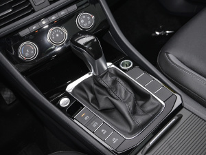 2021款200TSI DSG超越版 换挡杆