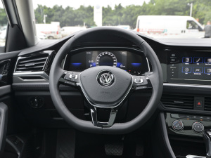 2021款200TSI DSG超越版 方向盘