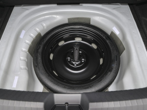 2021款200TSI DSG超越版 备胎