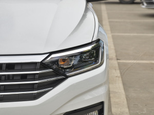 2021款280TSI DSG 30周年纪念版 大灯