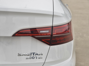 2021款280TSI DSG 30周年纪念版 尾灯