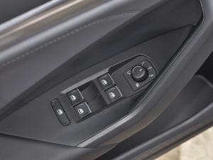 2021款280TSI DSG 30周年纪念版 主驾车窗控制区	