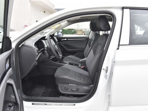 2021款280TSI DSG卓越版 前排空间