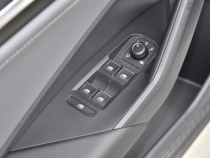 2021款280TSI DSG卓越版 主驾车窗控制区	