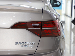 2021款280TSI DSG超越版 尾灯