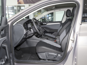 2021款280TSI DSG超越版 前排空间