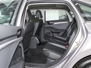 2021款280TSI DSG超越版 后排空间