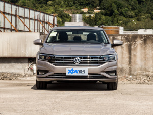 2021款200TSI 手动超越版 正前