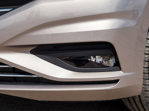 2021款200TSI 手动超越版 前雾灯