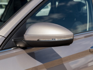 2021款200TSI 手动超越版 后视镜