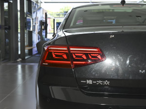 2021330TSI DSG 30o ^