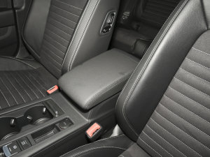 2021款330TSI DSG 30周年纪念版 中央扶手箱
