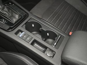 2021款330TSI DSG 30周年纪念版 前排杯架