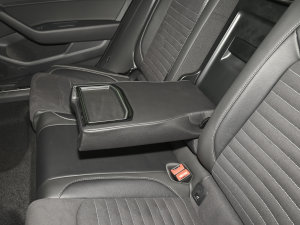 2021款330TSI DSG 30周年纪念版 后排中央扶手