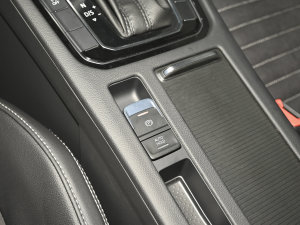 2021款330TSI DSG 30周年纪念版 驻车制动器