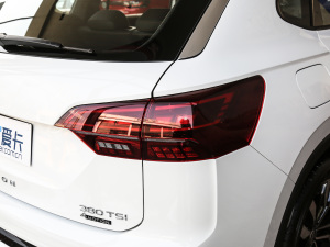 2021380TSI R-Line ^