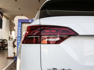 2021380TSI R-Line ^