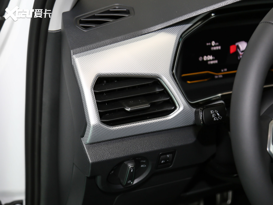 2021̽Ӱ 200TSI DSG R-Line