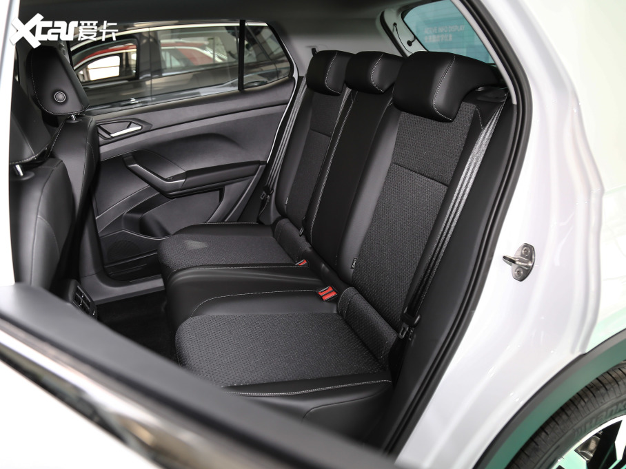 2021̽Ӱ 200TSI DSG R-Line