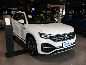 2021380TSI R-Line w^