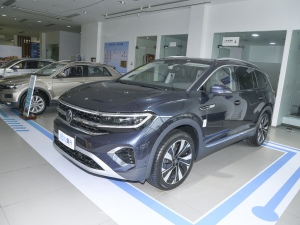 2021款380TSI 四驱旗舰胜境版 左前45度