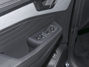 2021款380TSI 四驱旗舰胜境版 主驾车窗控制区	